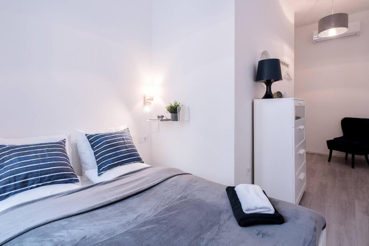 Central Brand New And Modern Apartment 부다페스트 외부 사진