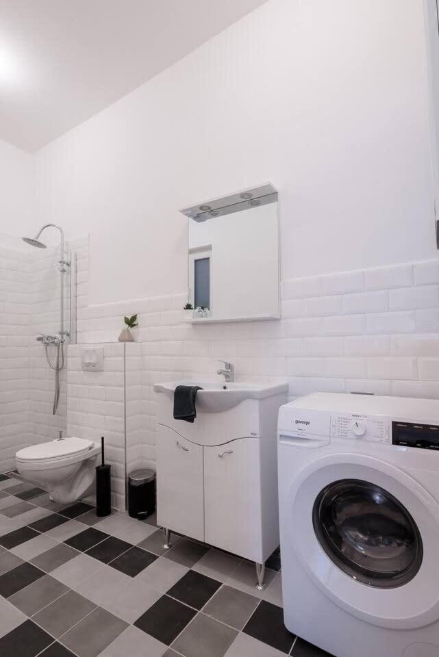Central Brand New And Modern Apartment 부다페스트 외부 사진