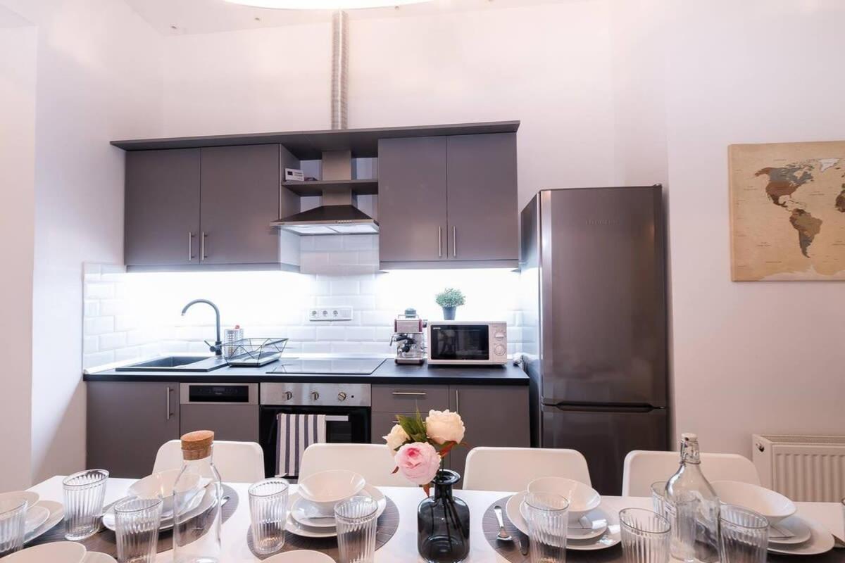Central Brand New And Modern Apartment 부다페스트 외부 사진